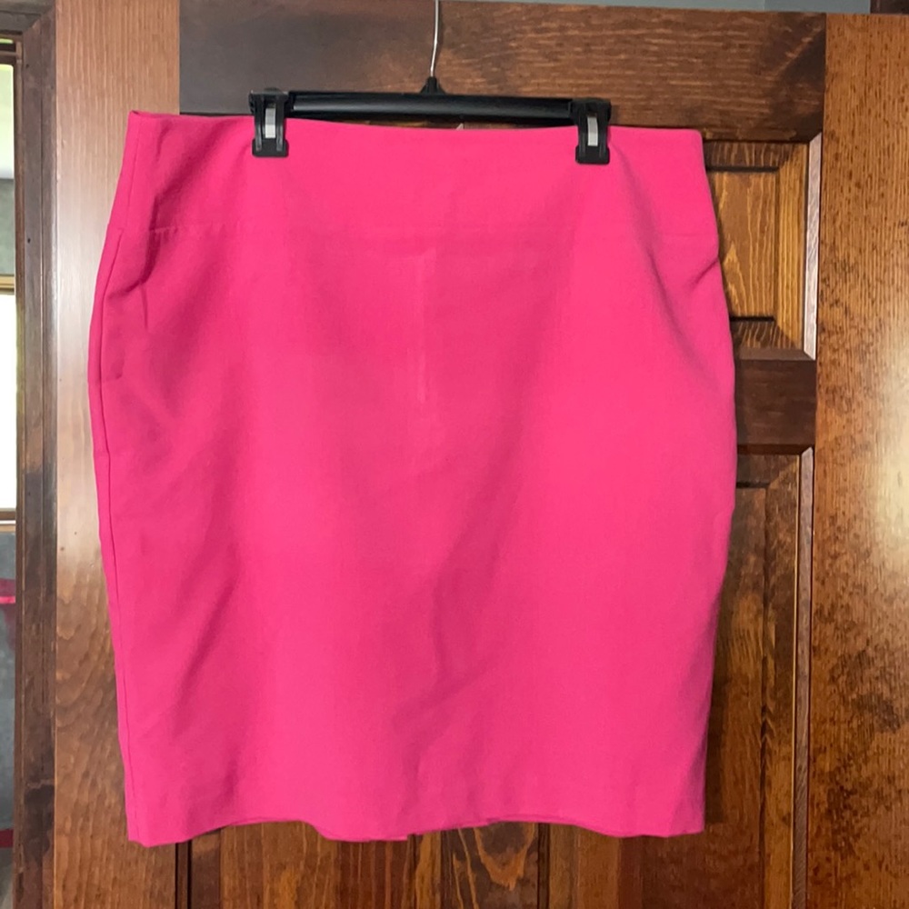 Back zippered pencil skirt size 16